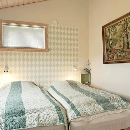 4 Person In Gudhjem-by Traum * غودهيم